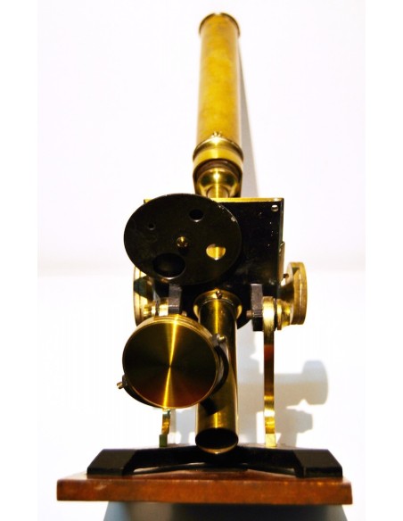 Microscopio inglés del siglo XIX 
