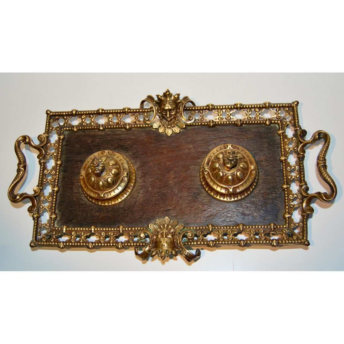 Escribanía de bronce del siglo XIX.