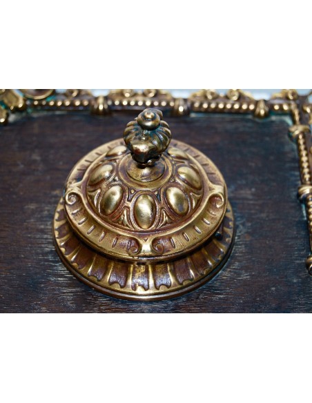 Escribanía de bronce del siglo XIX.