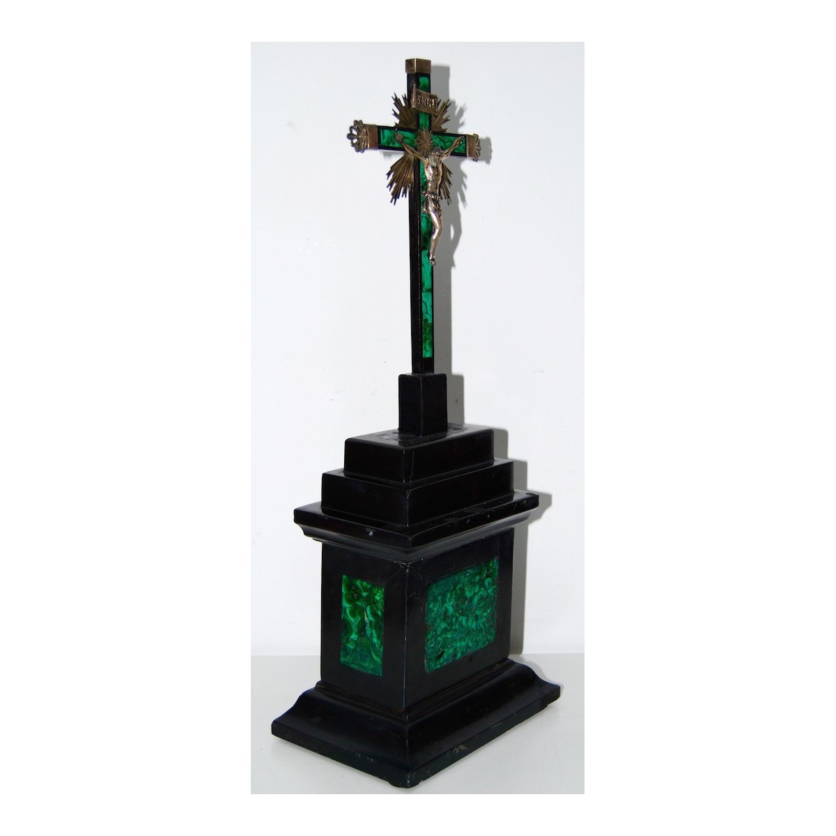 Crucifijo de plata ebano y malaquita, siglo XIX