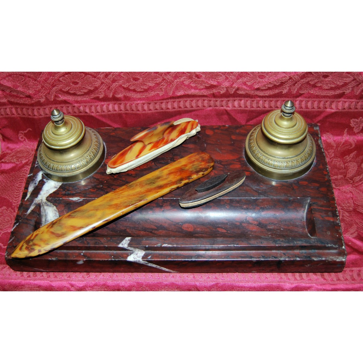 Escribanía de mármol.