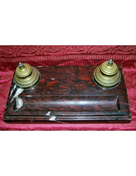 Escribanía de mármol.