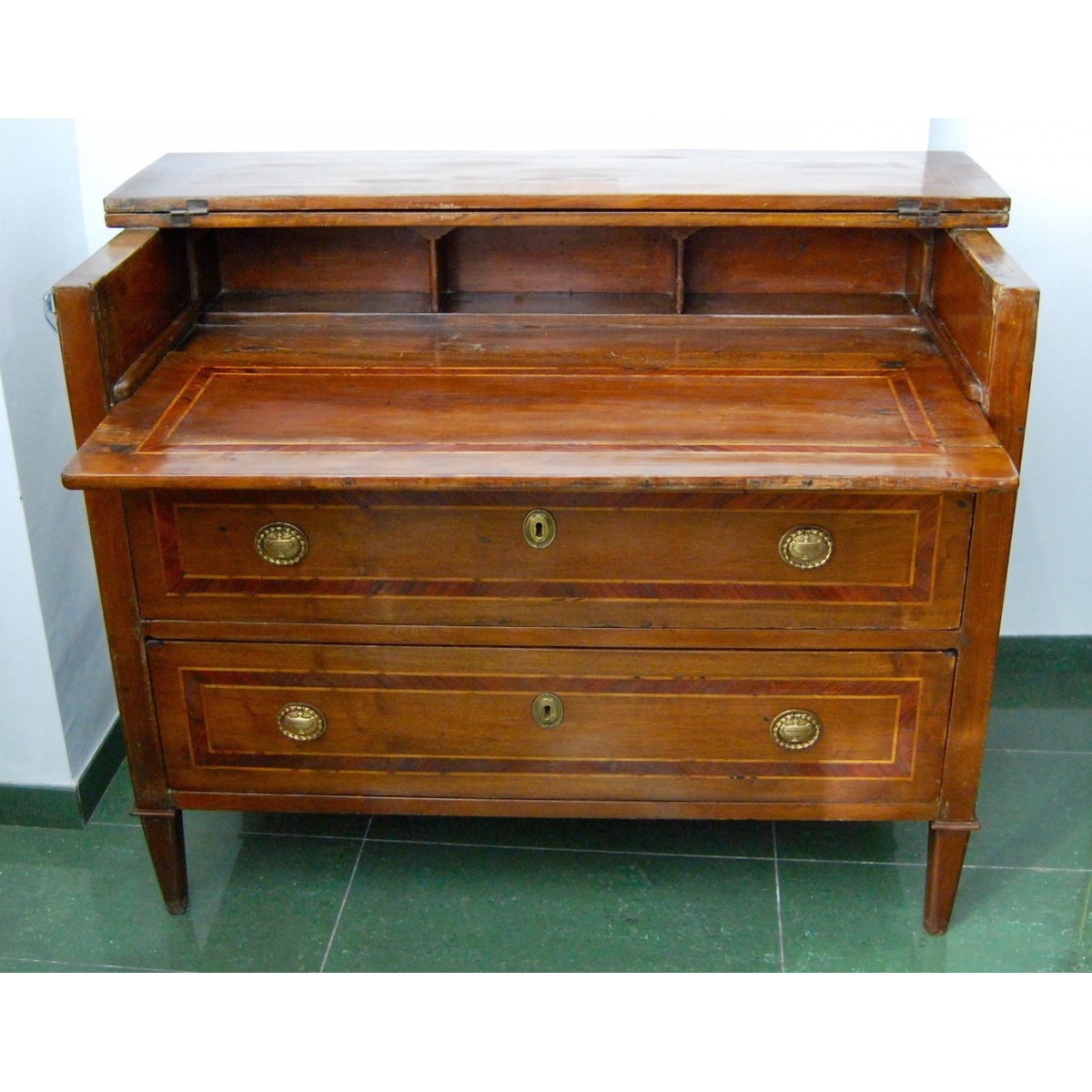 Cómoda escritorio italiana del siglo XVIII