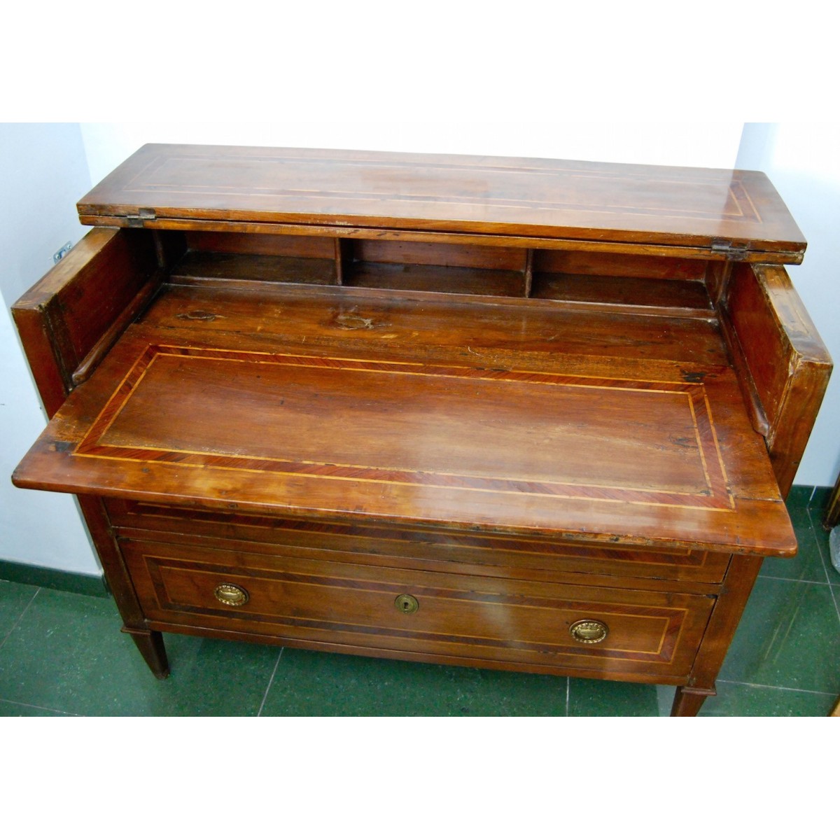 Cómoda escritorio italiana del siglo XVIII