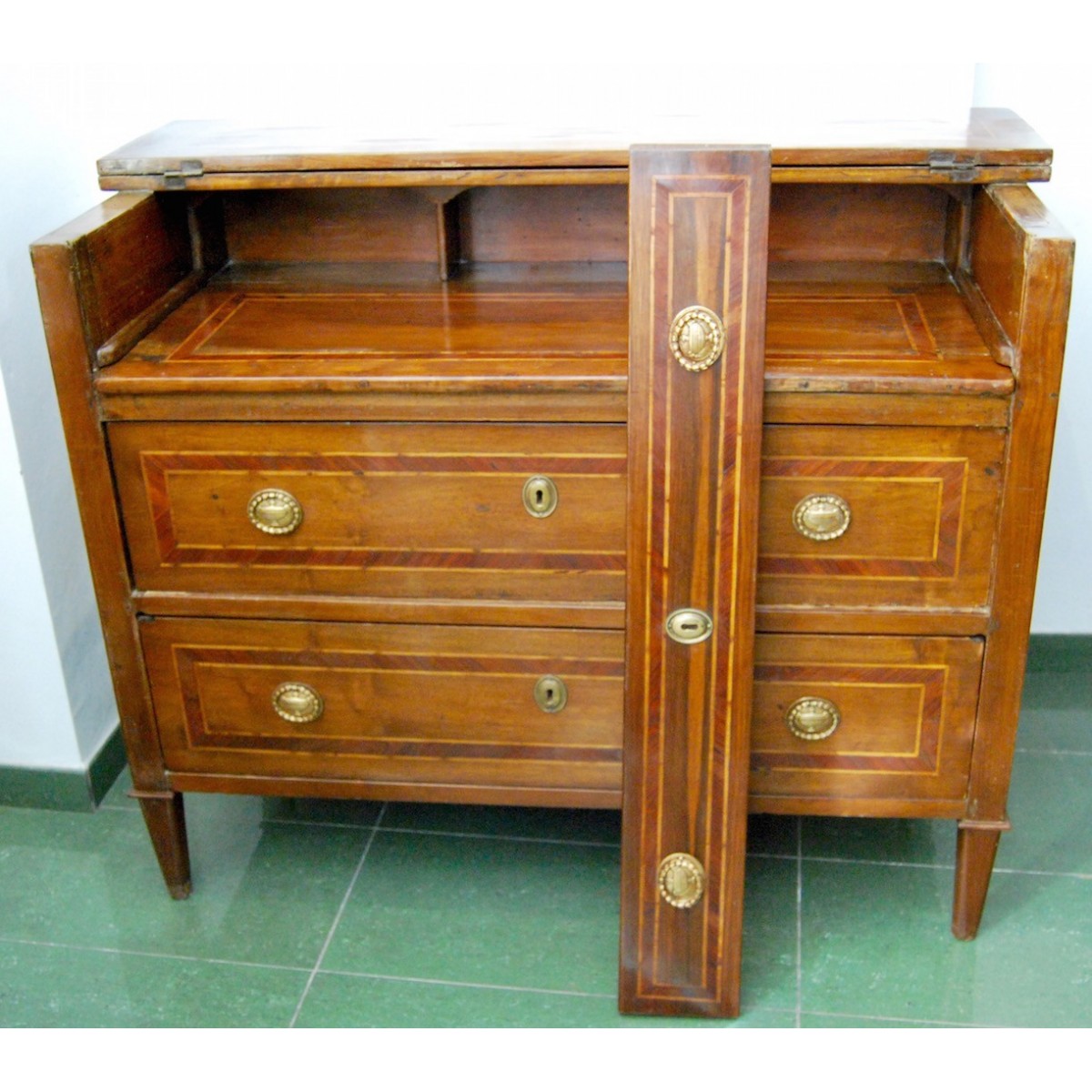 Cómoda escritorio italiana del siglo XVIII