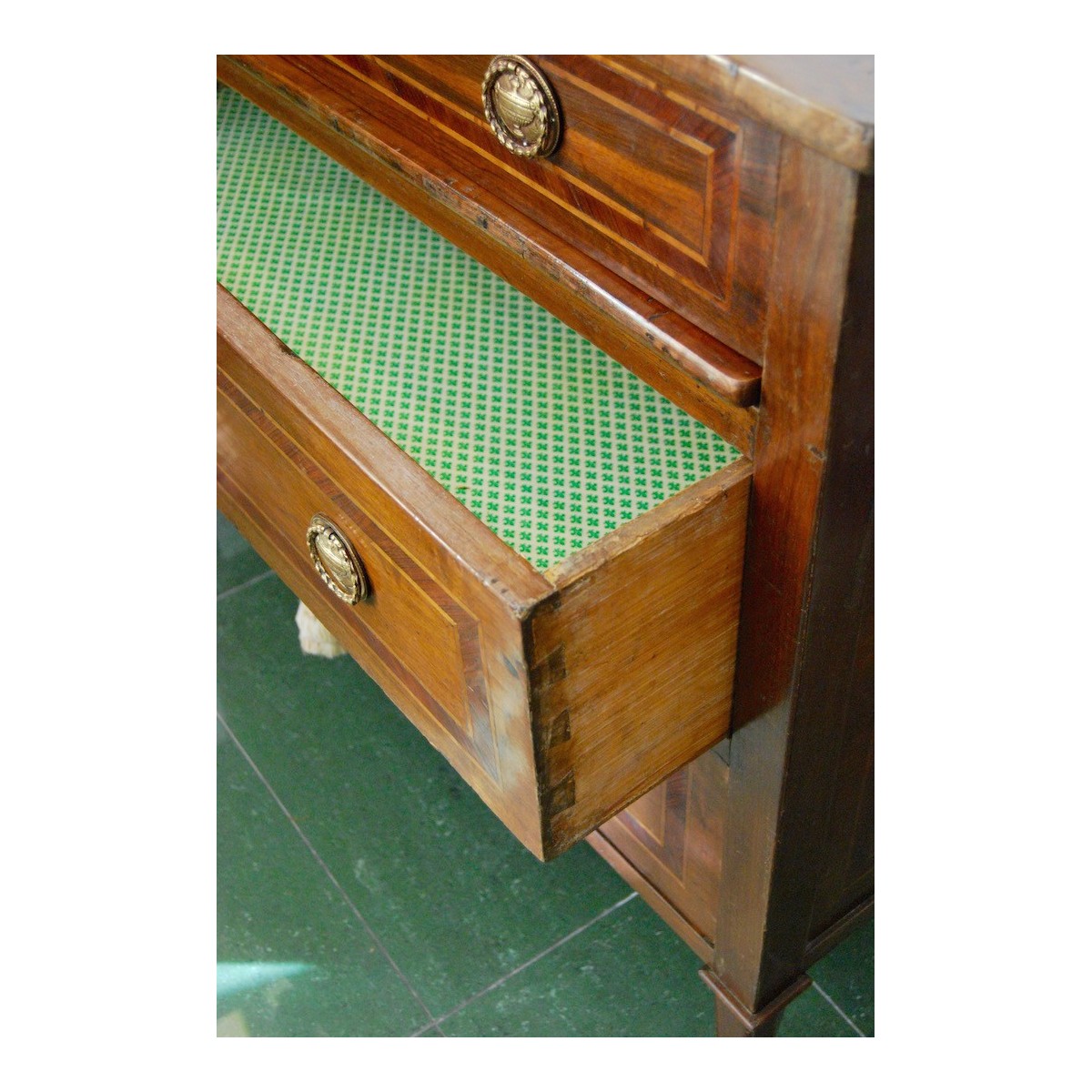 Cómoda escritorio italiana del siglo XVIII