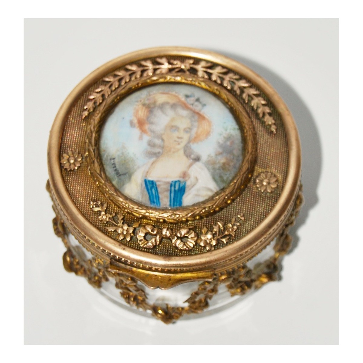 Caja de cristal y bronce con miniatura del siglo XIX