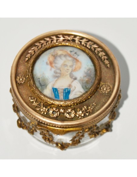 Caja de cristal y bronce con miniatura del siglo XIX