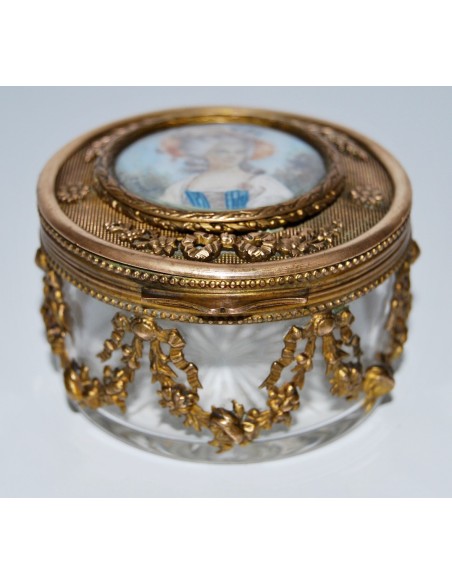 Caja de cristal y bronce con miniatura del siglo XIX