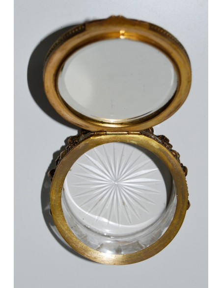 Caja de cristal y bronce con miniatura del siglo XIX