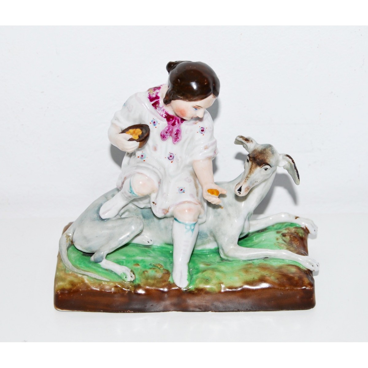 Figuras de niña y galgo, porcelana alemana (1880-1890)