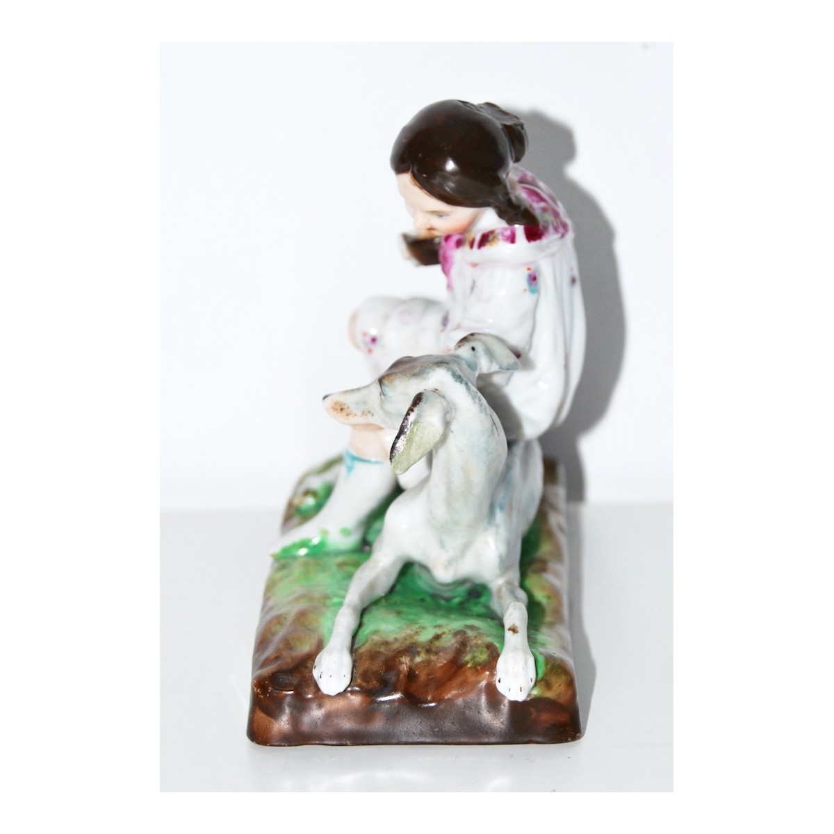 Figuras de niña y galgo, porcelana alemana (1880-1890)