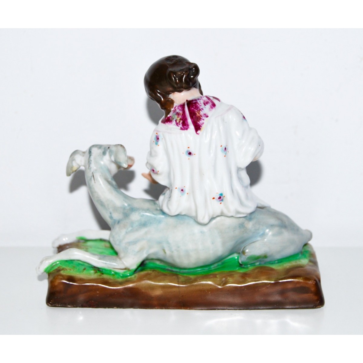 Figuras de niña y galgo, porcelana alemana (1880-1890)