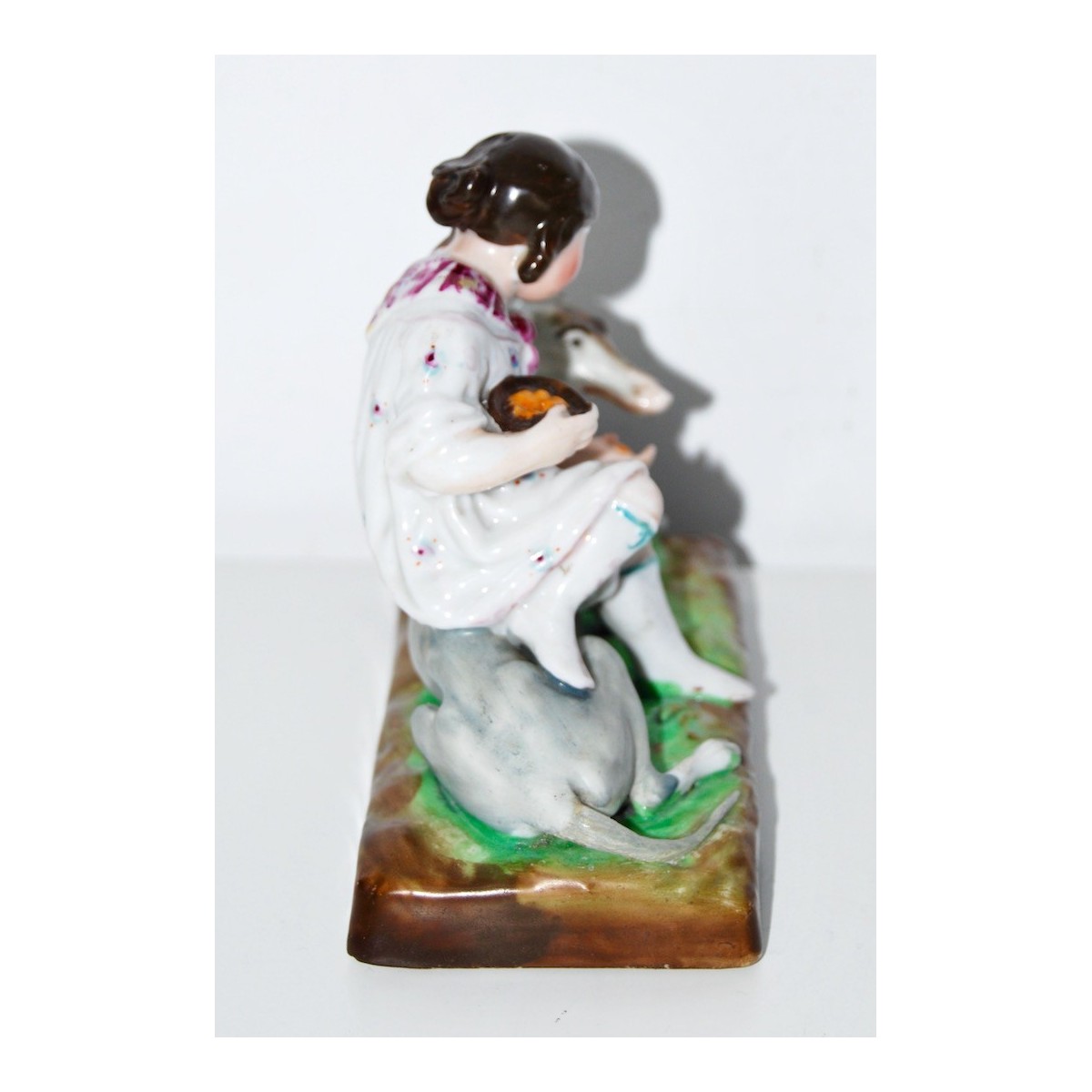 Figuras de niña y galgo, porcelana alemana (1880-1890)