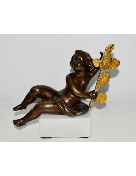 Putto de bronce del siglo XIX
