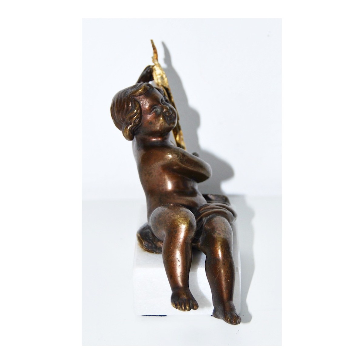 Putto de bronce del siglo XIX