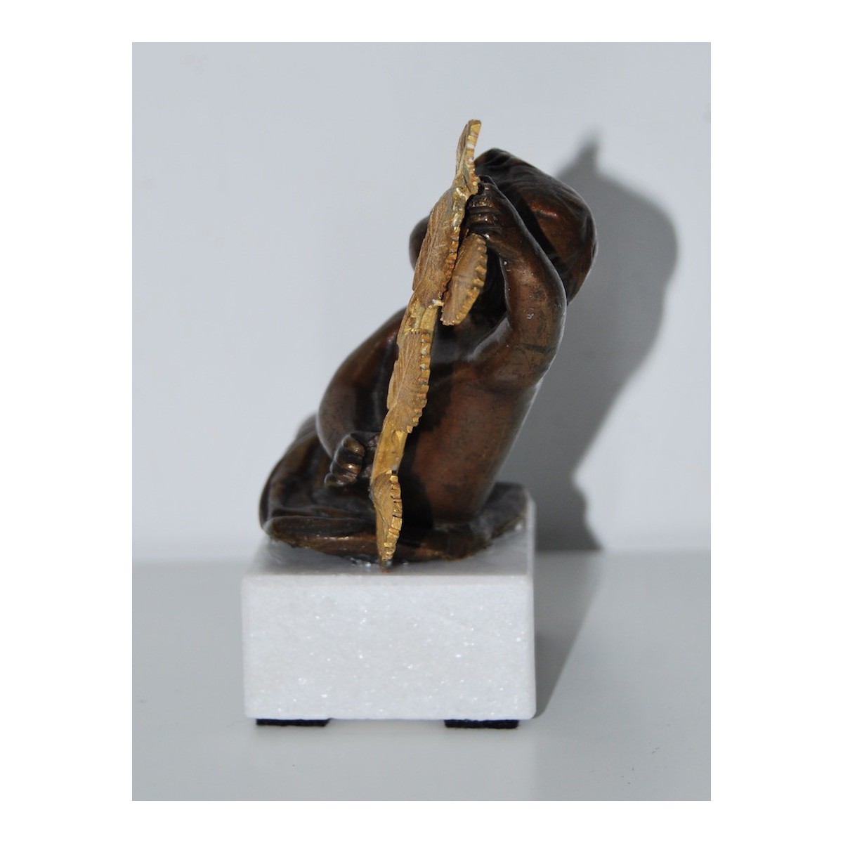 Putto de bronce del siglo XIX