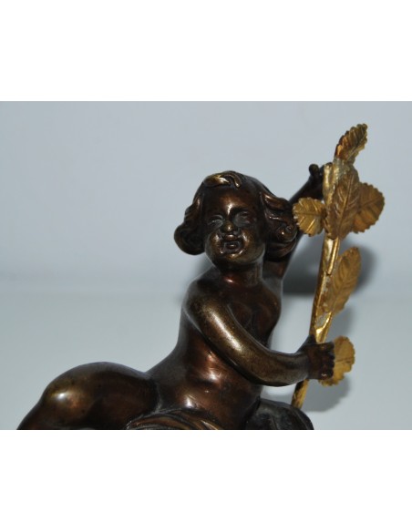 Putto de bronce del siglo XIX
