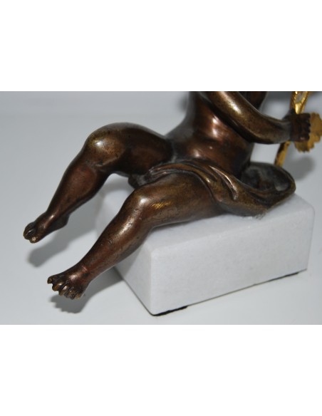 Putto de bronce del siglo XIX