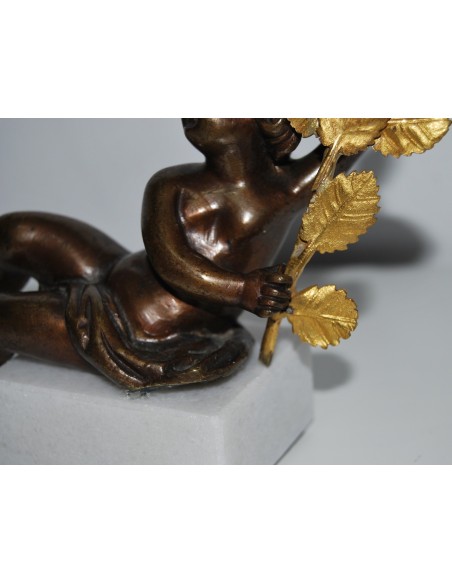 Putto de bronce del siglo XIX