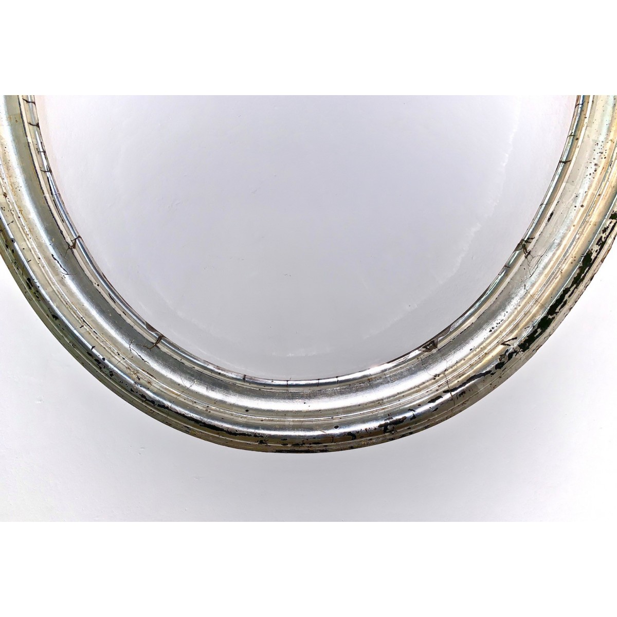 Marco ovalado plateado del siglo XIX