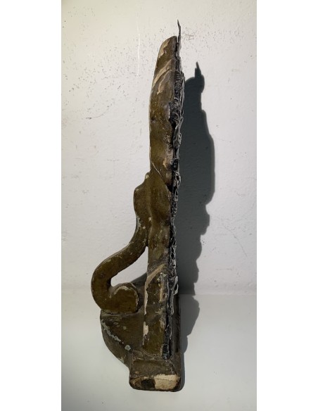 Relicario de plata repujada del siglo XVIII