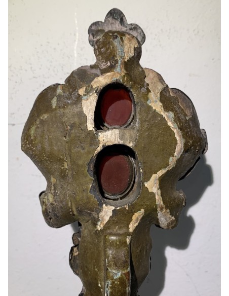 Relicario de plata repujada del siglo XVIII