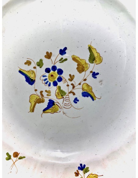 Plato de cerámica de Alcora del siglo XIX