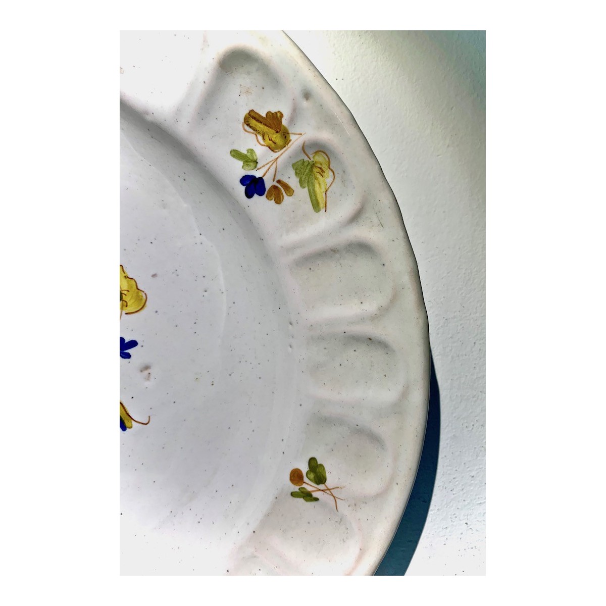 Plato de cerámica de Alcora del siglo XIX