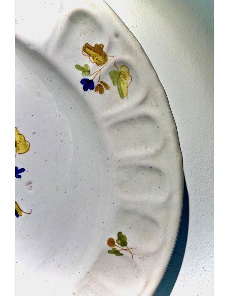 Plato de cerámica de Alcora del siglo XIX
