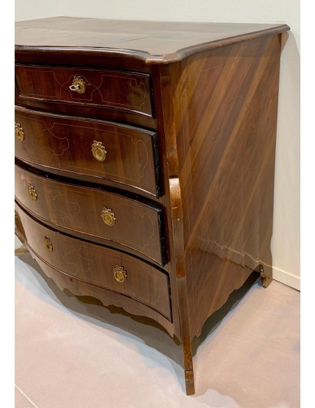 Cómoda mallorquina del siglo XVIII