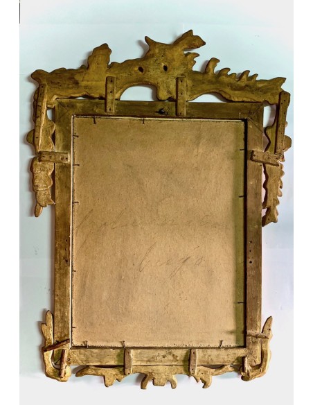 Espejo con marco tallado dorado del siglo XVIII