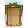 Espejo con marco tallado dorado del siglo XVIII