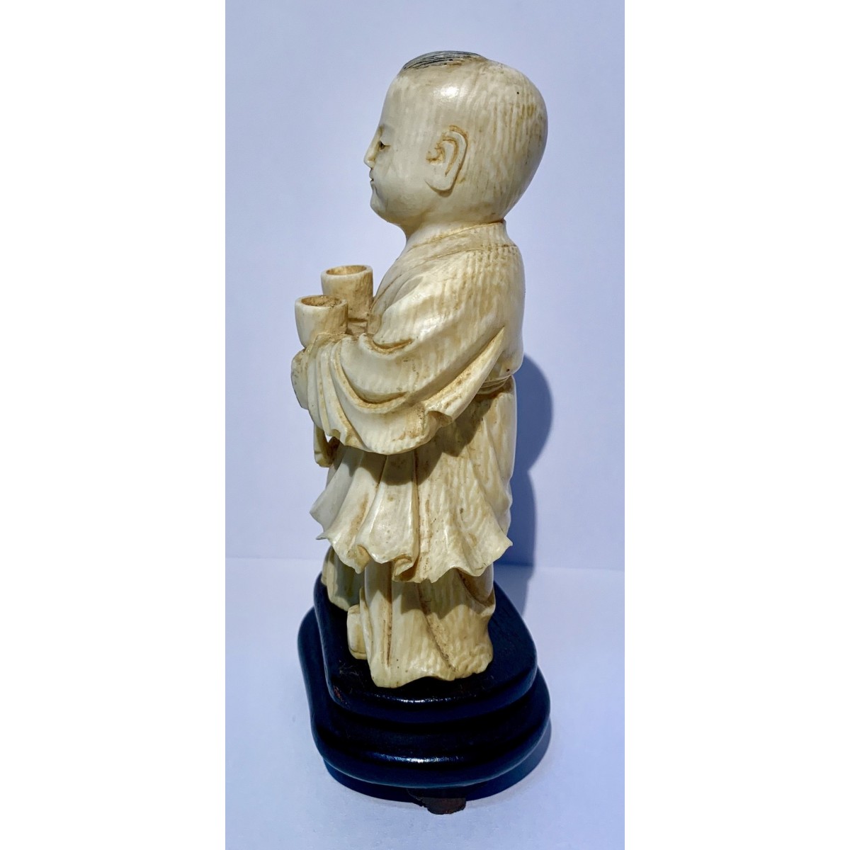 Escultura de marfil Niño con copas