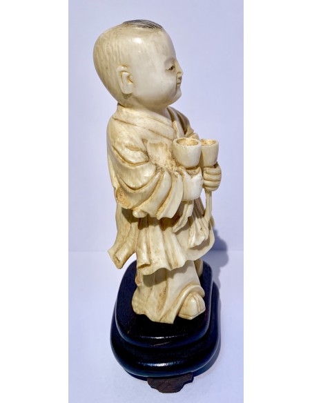 Escultura de marfil Niño con copas