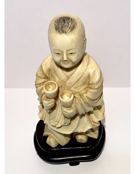 Escultura de marfil Niño con copas