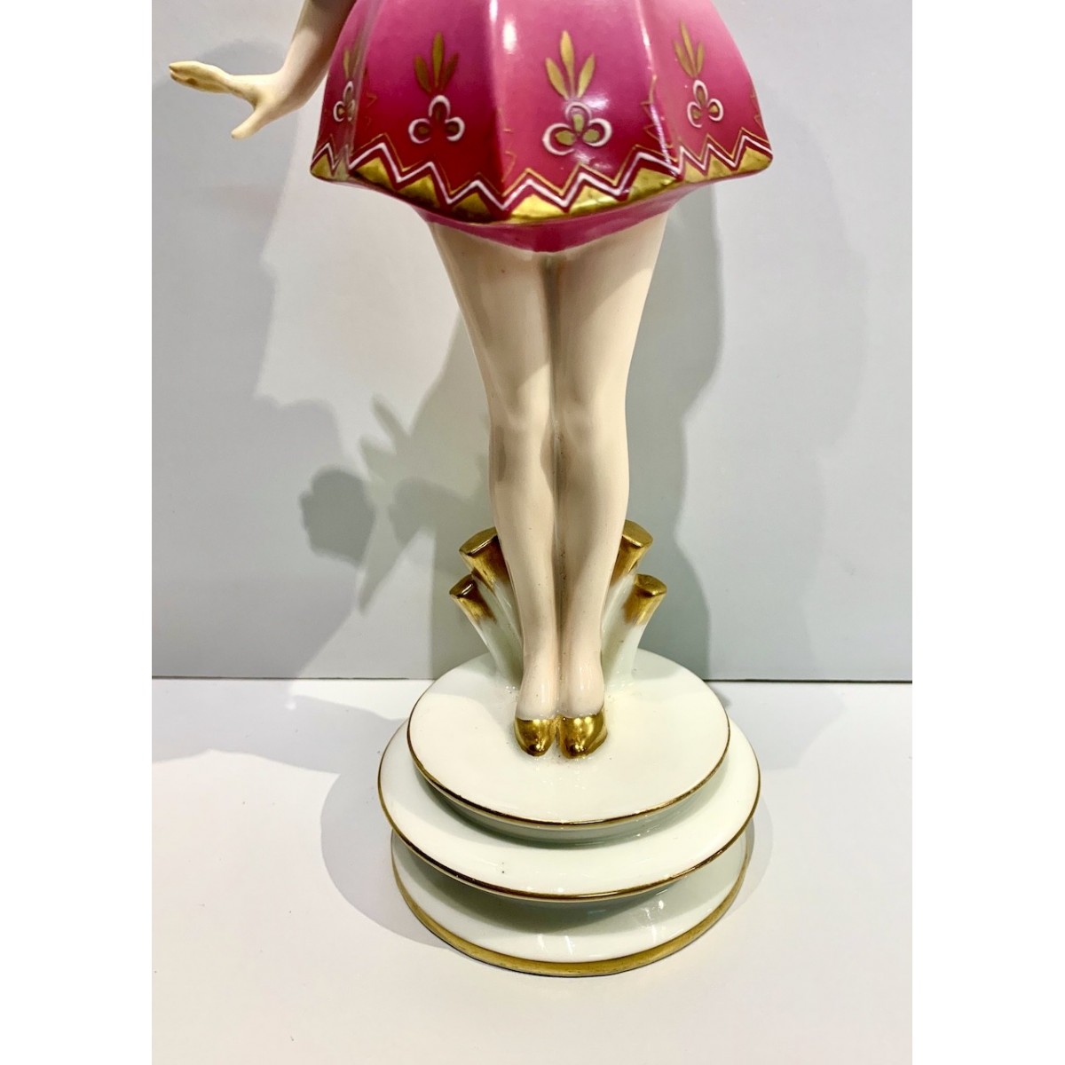 Bailarina de cerámica decó.