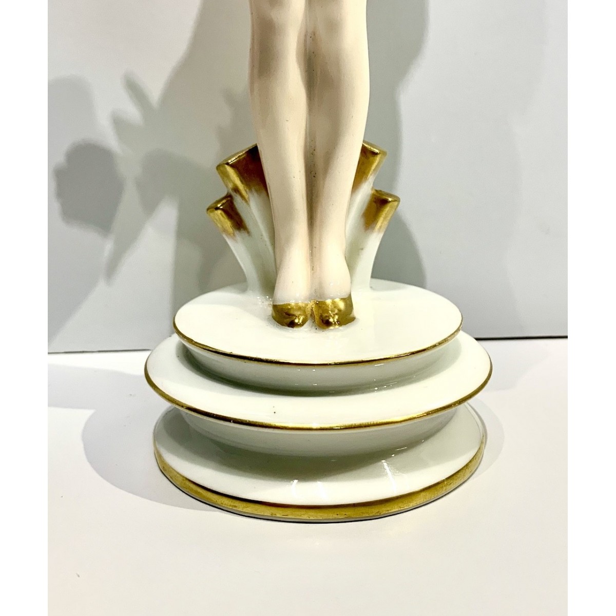 Bailarina de cerámica decó.