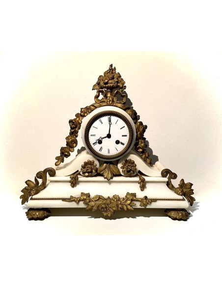 Reloj, pendulo de sobremesa del siglo XIX