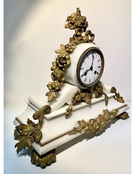 Reloj, pendulo de sobremesa del siglo XIX