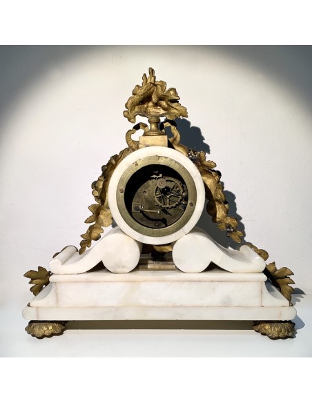 Reloj, pendulo de sobremesa del siglo XIX