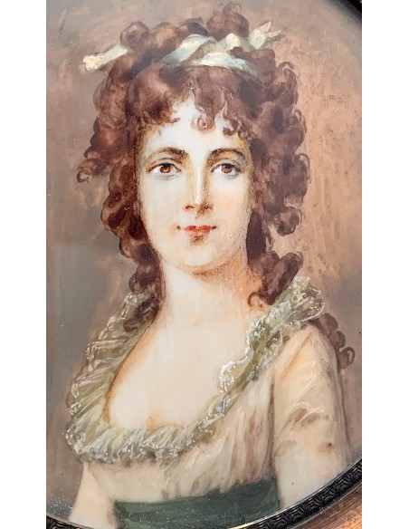 Retrato de mujer, miniatura del siglo XIX.