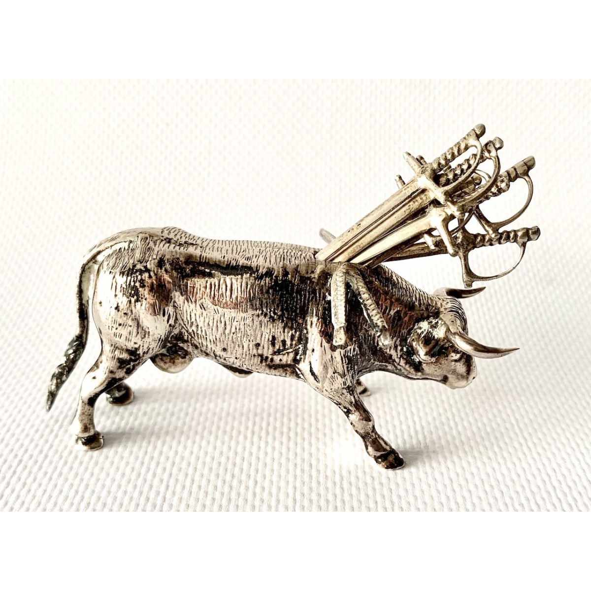 Toro palillero de plata de ley
