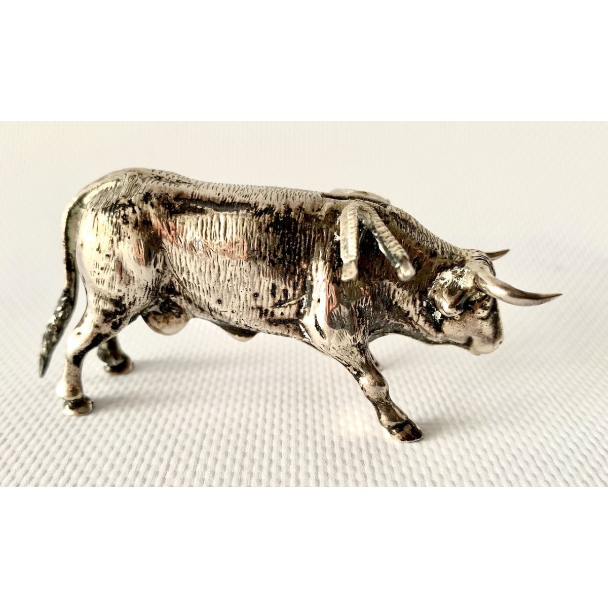 Toro palillero de plata de ley