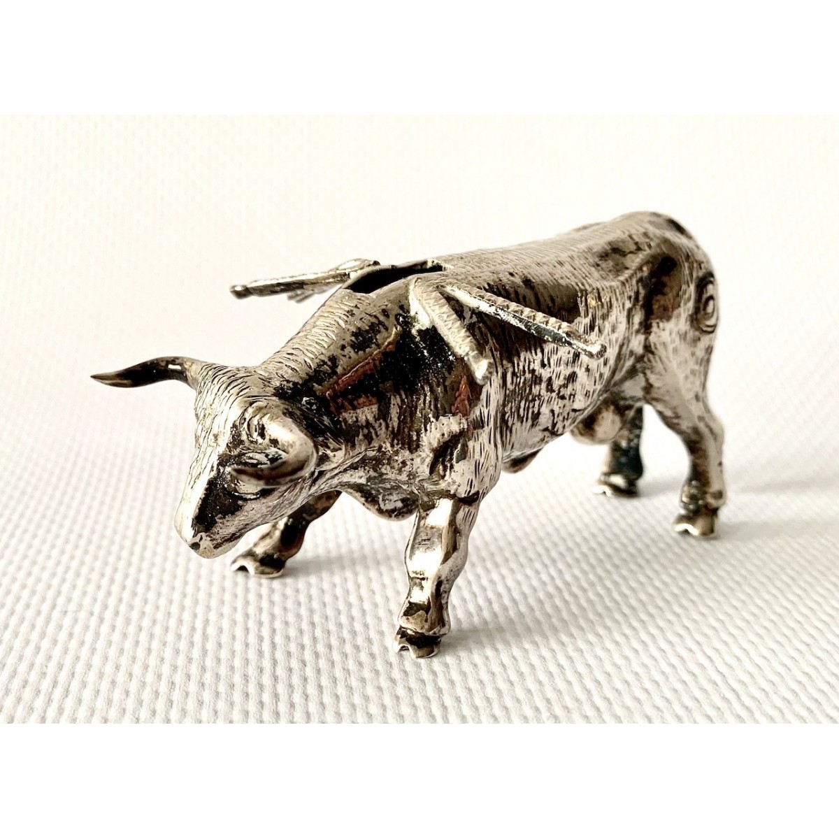 Toro palillero de plata de ley