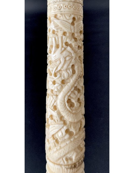 Bastone con manico d'osso intagliato dell' 800