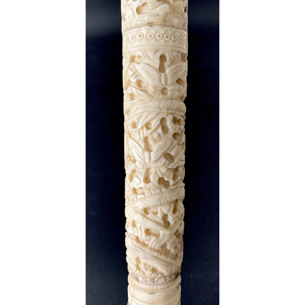 Bastone con manico d'osso intagliato dell' 800