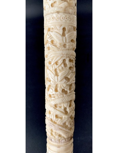 Bastone con manico d'osso intagliato dell' 800