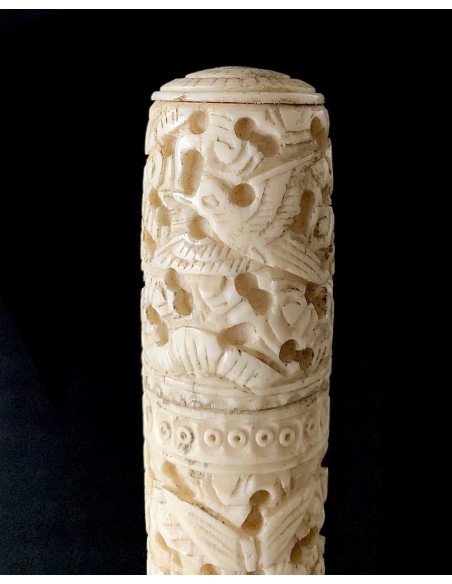 Bastone con manico d'osso intagliato dell' 800