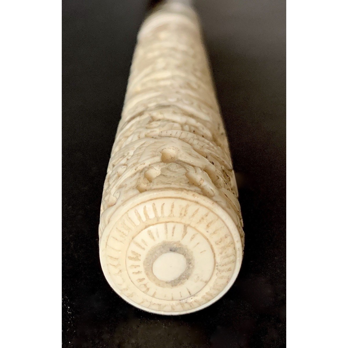 Bastone con manico d'osso intagliato dell' 800